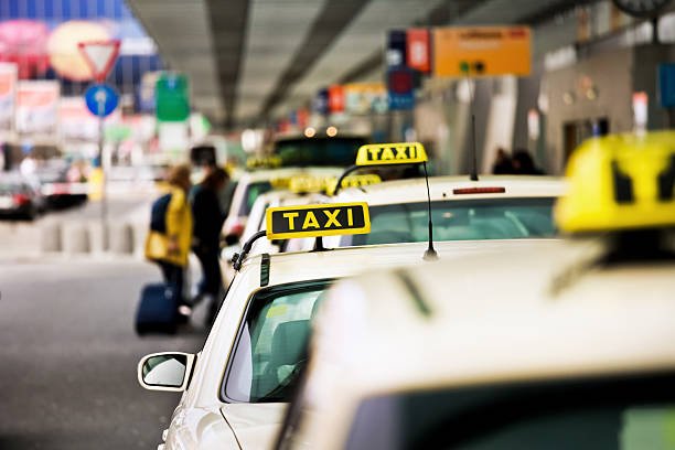 airport taxi available
